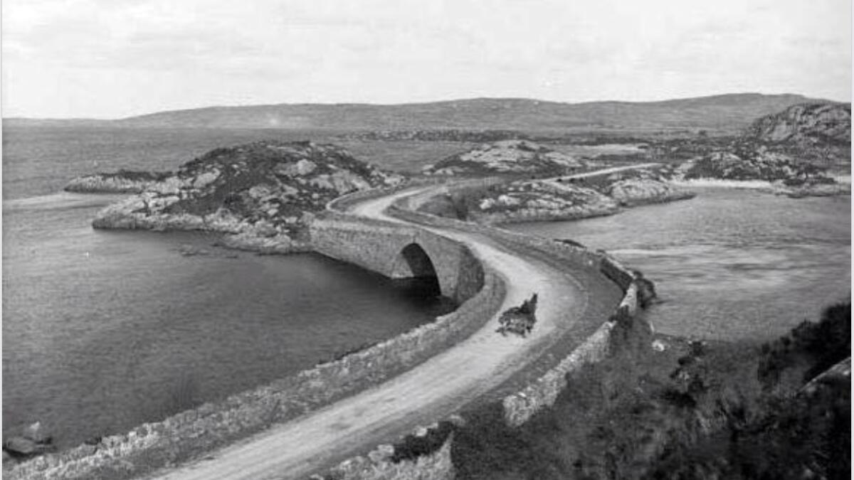 Image d'illustration pour: Mayo memories: Old Pontoon bridge needed replacing in the 1960s | Connaught Telegraph