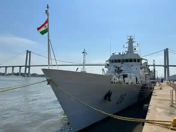 Image d'illustration pour: World News | Indian Coast Guard Ship Sachet Arrives in Mozambique with 20 Metric Tonnes of Humanitarian Aid | LatestLY