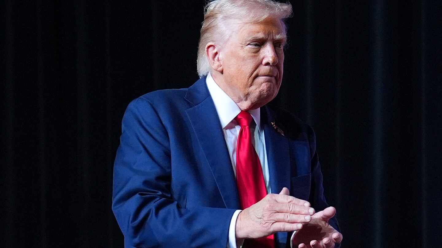 Image d'illustration pour: Trump directs the Pentagon to use 'all available funds' to ensure troops are paid despite shutdown