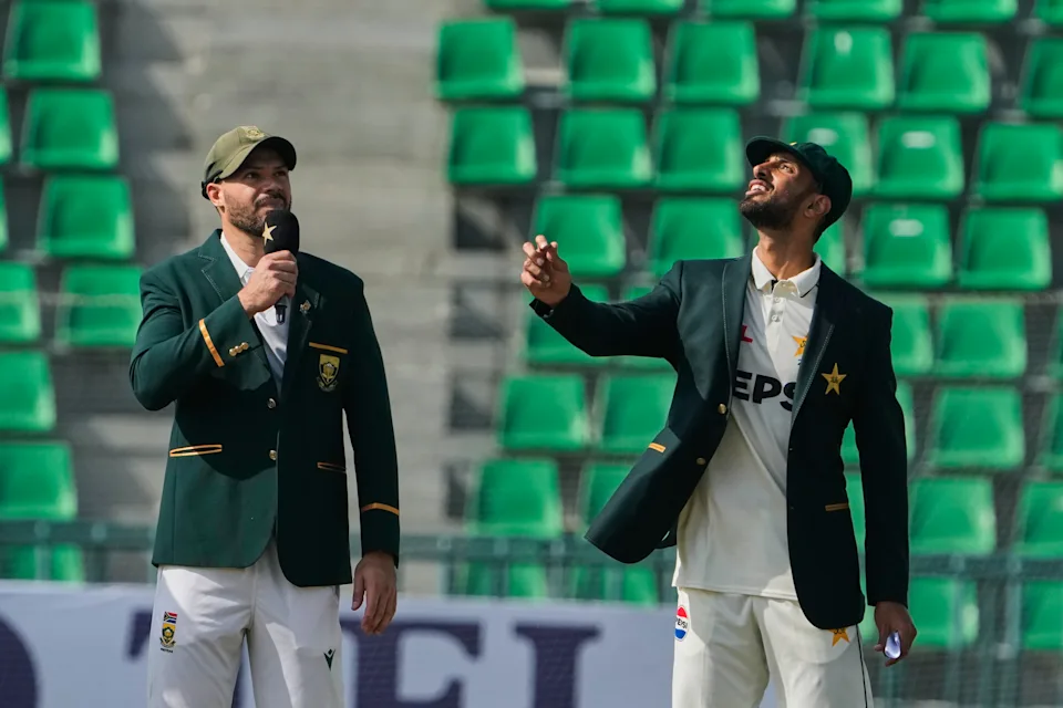 Image d'illustration pour: Pakistan win toss, bat in first South Africa Test | Sports