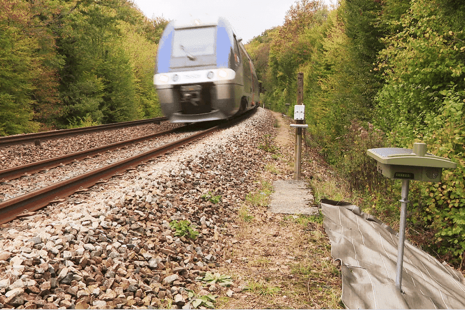 Image d'illustration pour: VIDÉO. Contre les collisions des trains avec les animaux, une innovation "sons et lumières" en test