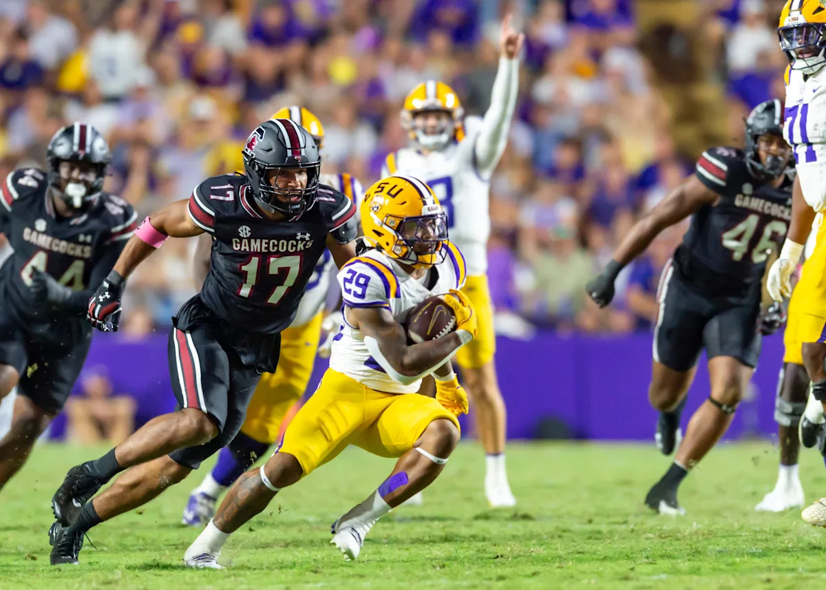 Image d'illustration pour: LSU football's mindset switch helped run game find footing in win over South Carolina