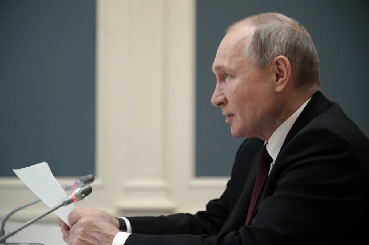 Image d'illustration pour: Путин ввел мораторий на обнуление выплат по топливному демпферу
