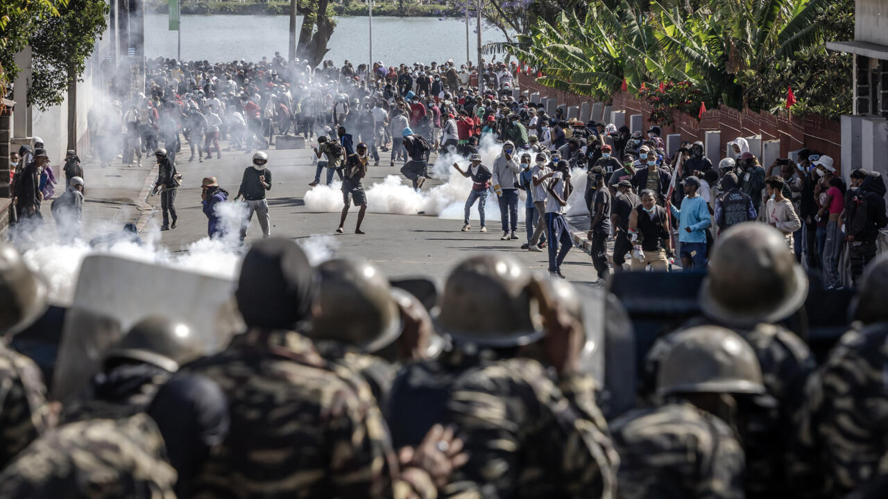 Image d'illustration pour: Madagascar: une unité dit prendre le contrôle de l'armée, le président dénonce "une tentative de prise de pouvoir"