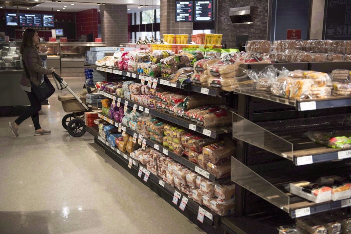 Image d'illustration pour: Les aliments sucrés et salés sont moins chers que leurs équivalents "santés" | L'actualité