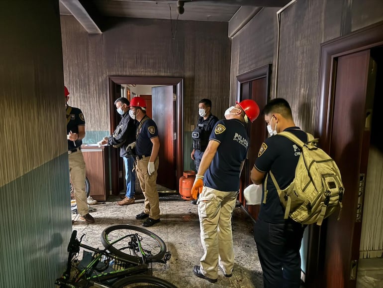 Image d'illustration pour: Completan peritaje en el edificio donde murieron cinco chinos  - ABC en el Este - ABC Color