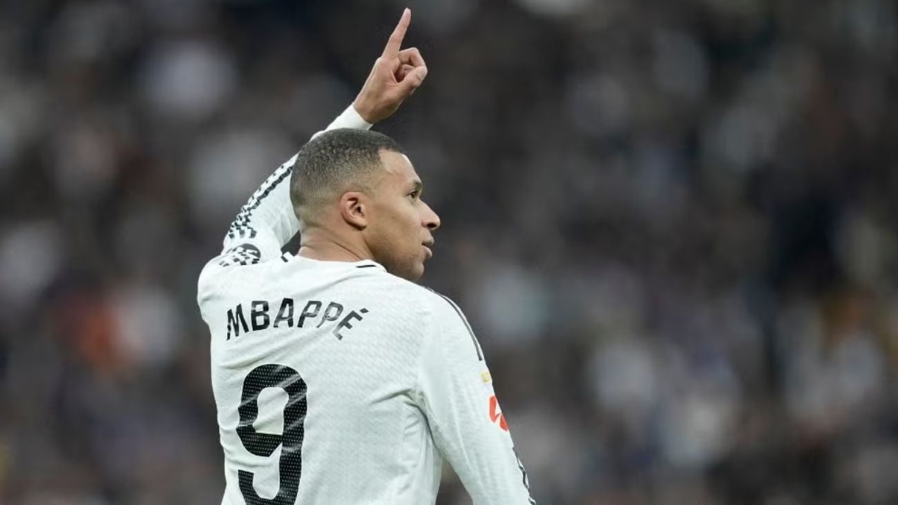 Image d'illustration pour: Kylian Mbappé habla sobre Cristiano Ronaldo: "Es mi modelo a seguir"