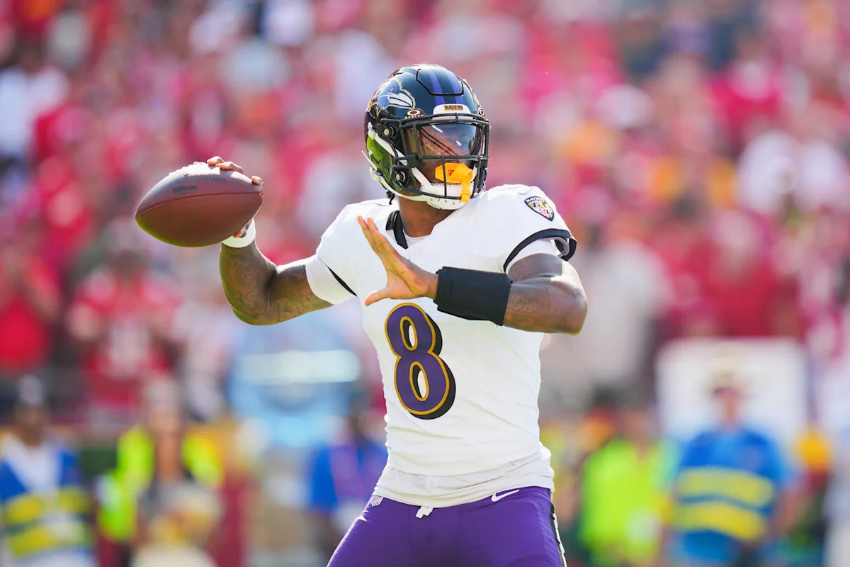Image d'illustration pour: Bad vibes in Baltimore. Can Week 7 bye, Lamar Jackson's return help Ravens turn it around?
