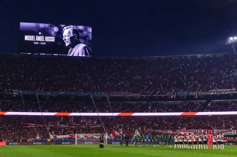 Image d'illustration pour: El Monumental se puso de pie para despedir a Miguel &Aacute;ngel Russo