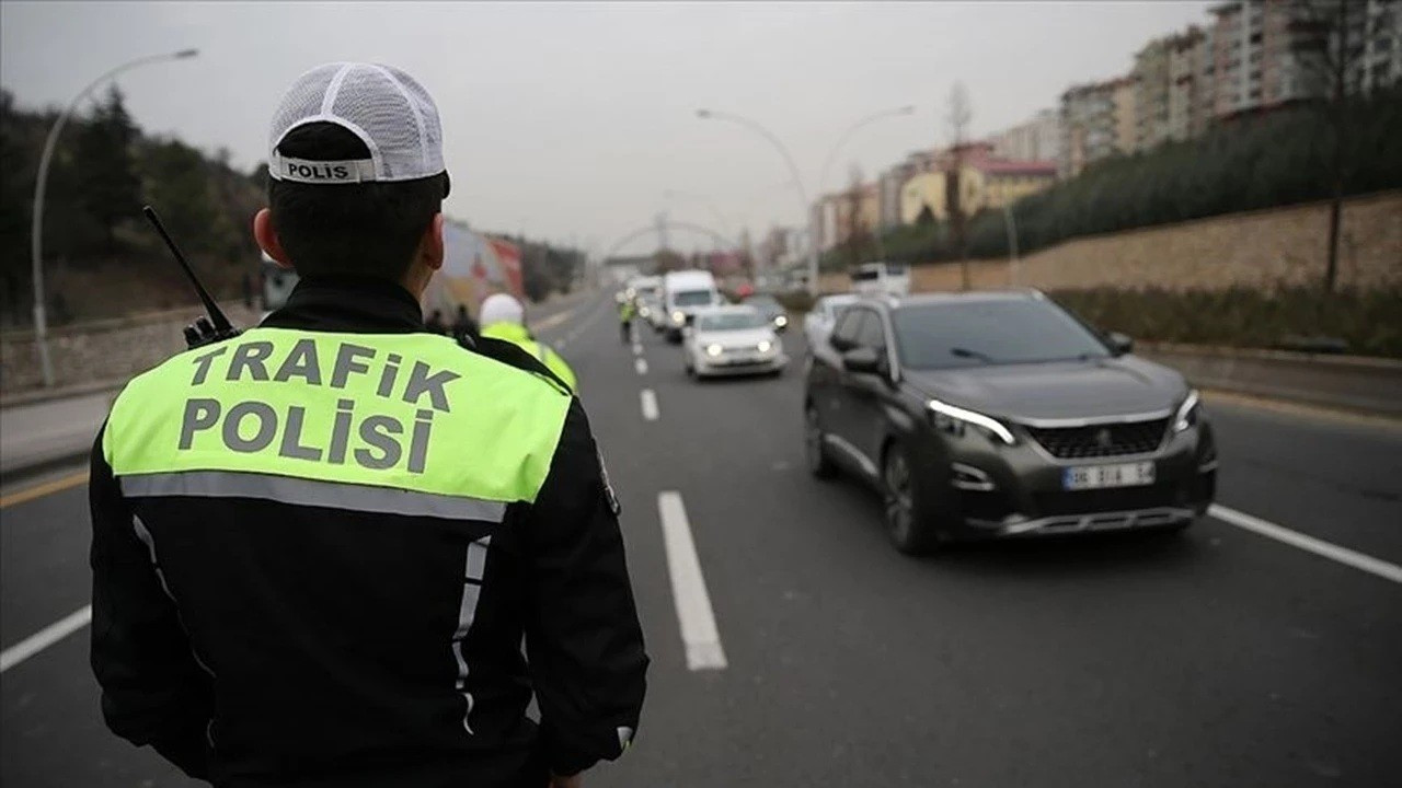 Image d'illustration pour: Ankara'da bugün bazı yollar trafiğe kapatıldı, Ankara'da bugün hangi yollar kapatılacak? Ankara'da neden yollar kapalı? 13 Ekim Ankarada hangi yollar kapatıldı? - Dünya Gazetesi