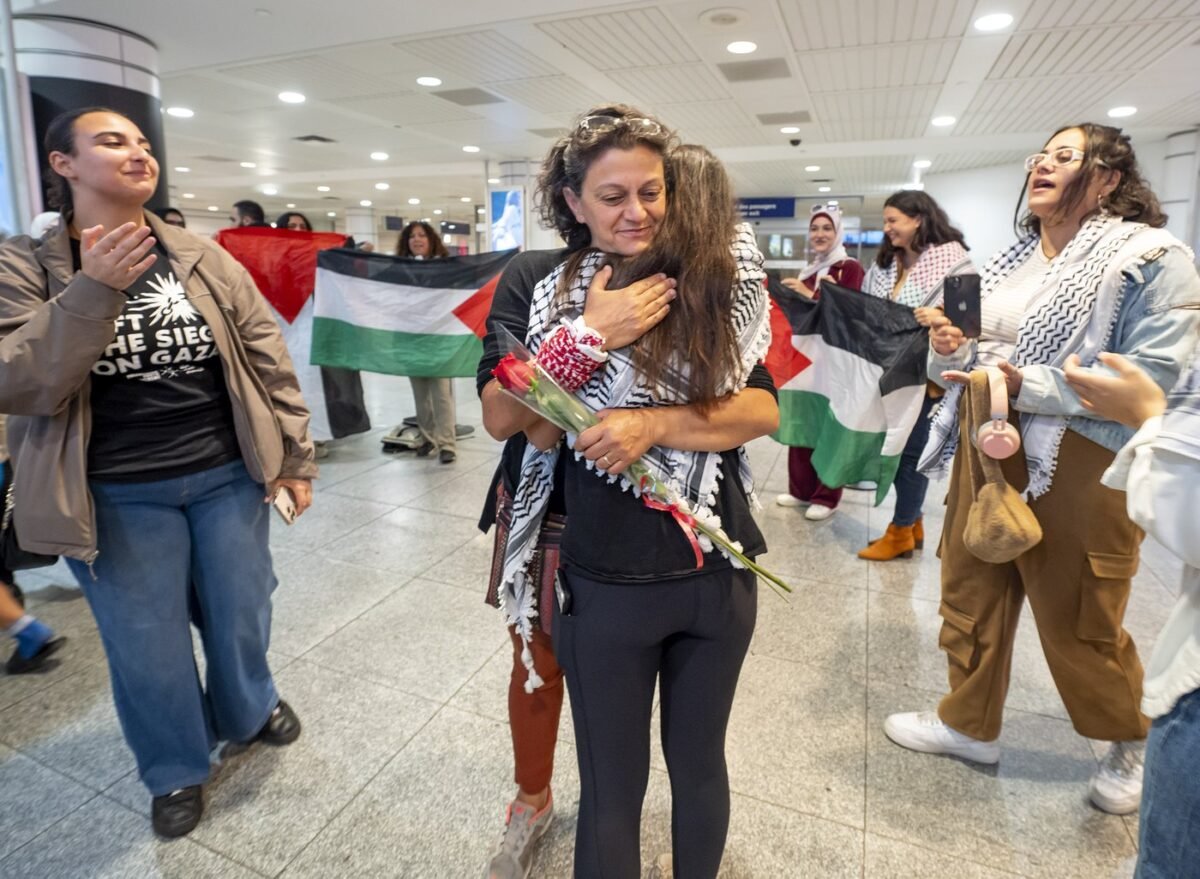 Image d'illustration pour: Nimâ Machouf raconte les conditions "difficiles" de sa détention en Israël | L'actualité