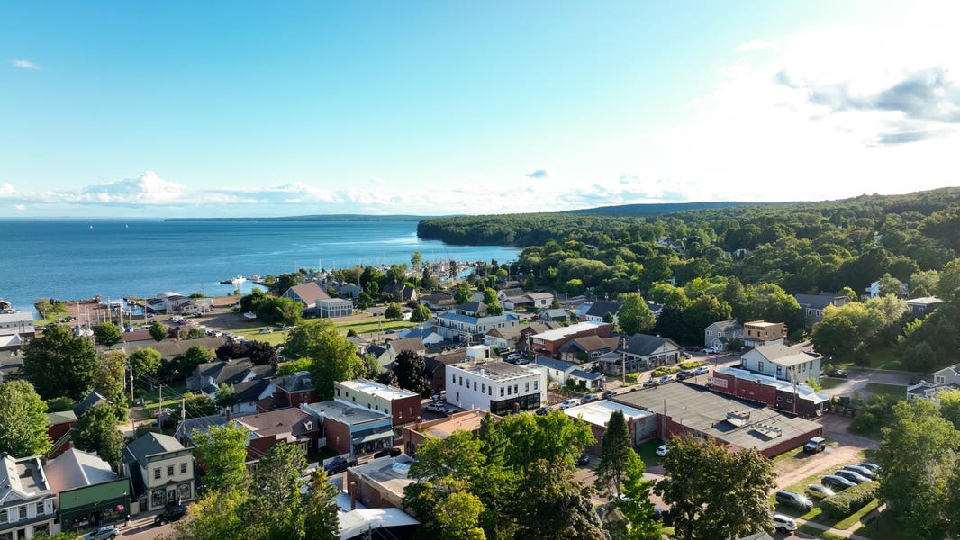 Image d'illustration pour: Bayfield, Wisconsin Is Where Space, Time And Freedom Are The Real Luxury