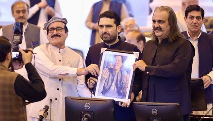 Image d'illustration pour: 'I am champion of confrontational politics', says new KP CM in maiden speech