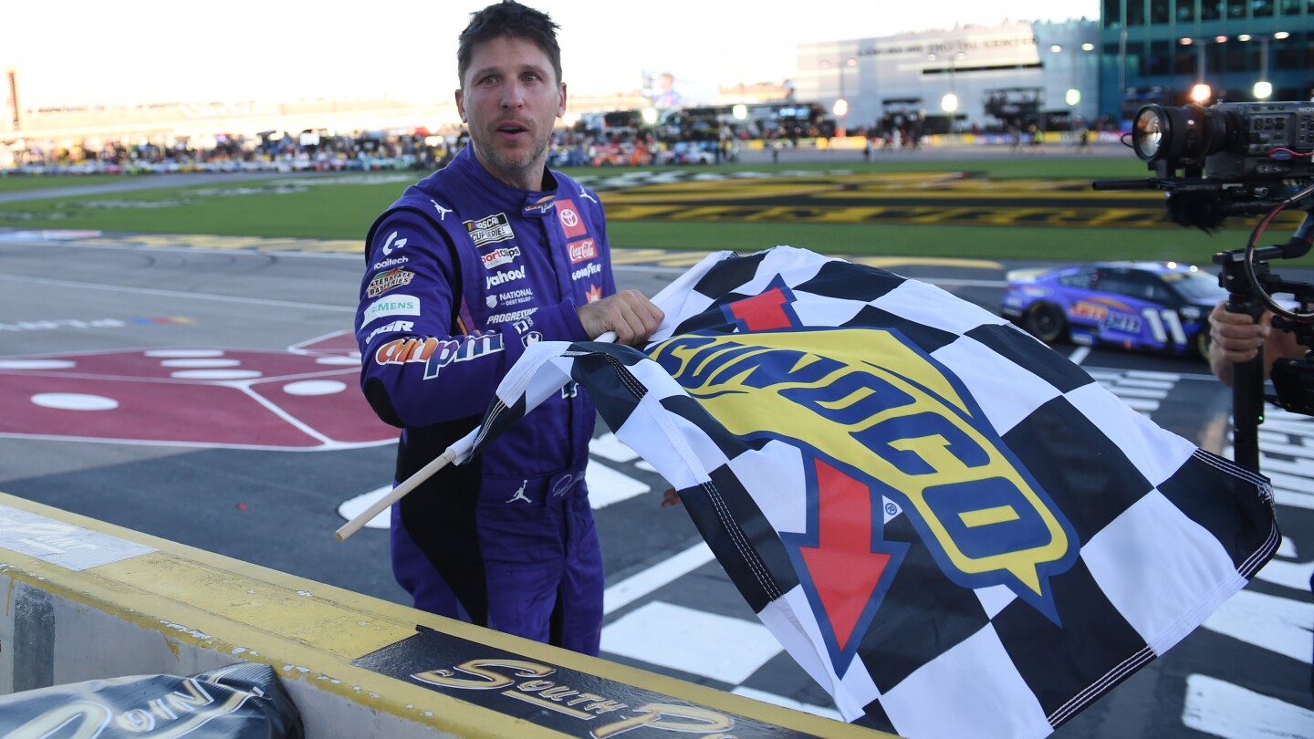 Image d'illustration pour: Winners, losers from Las Vegas playoff race won by Denny Hamlin