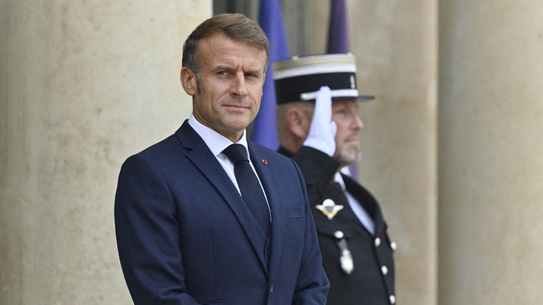 Image d'illustration pour: " Motion de dissolution " : l'avertissement clair de Macron avant le grand oral de Lecornu