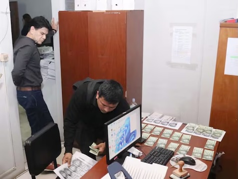 Image d'illustration pour: Emboscada: Staatsanwalt und Assistentin bei Razzia wegen Bestechung festgenommen - Wochenblatt