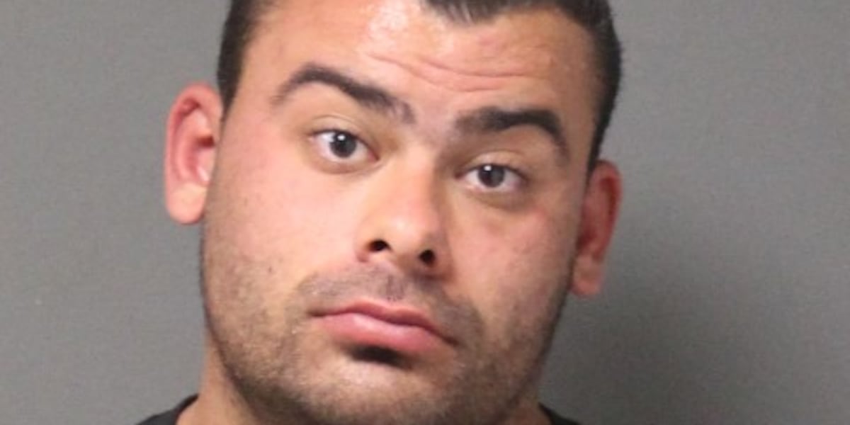 Image d'illustration pour: Man accused by police of running limo scam, arrested twice more for fraud