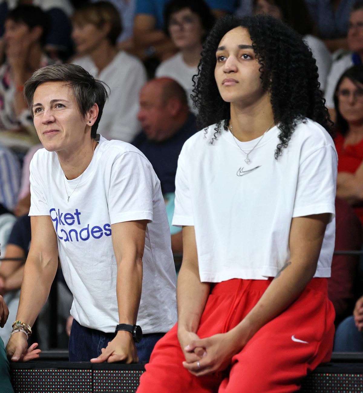 Image d'illustration pour: Basket Landes. " Quand on est joueuse, bien sûr qu'on a envie de tout faire " : Céline Dumerc, un œil bienveillant sur le parcours de Leïla Lacan