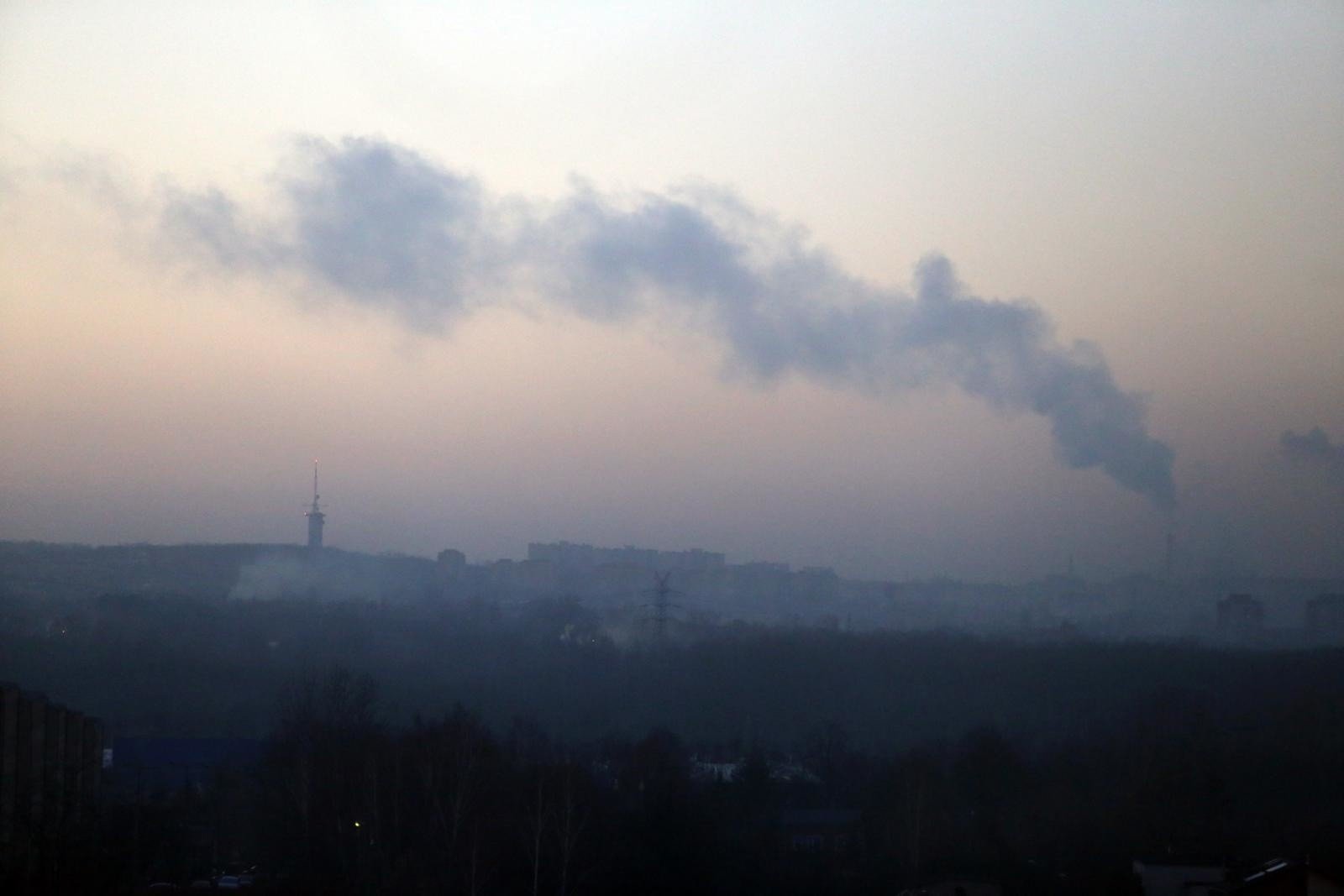Image d'illustration pour: Smog w woj. zachodniopomorskim, stan na 15.10.2025. Jakie stężenie PM2.5 i PM10?