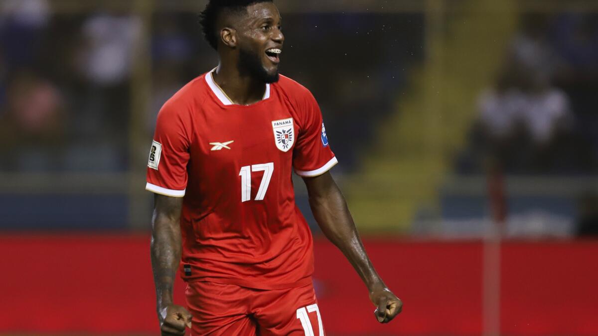 Image d'illustration pour: Panamá rescata empate ante Surinam, que sigue de líder en grupo de eliminatorias