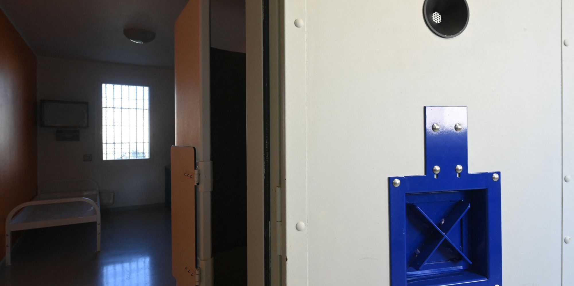 Image d'illustration pour: Sécurité renforcée, fouilles : la prison de Condé-sur-Sarthe prête à accueillir les narcotrafiquants les plus dangereux