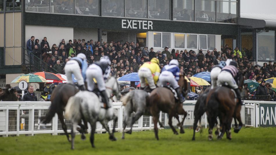 Image d'illustration pour: Exeter calls second inspection for Tuesday's card but clerk 'hopeful' with rain finally on the way