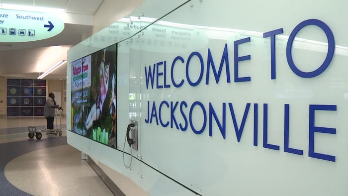 Image d'illustration pour: JAX among airports across the country not playing DHS video on shutdown impact. Here's why