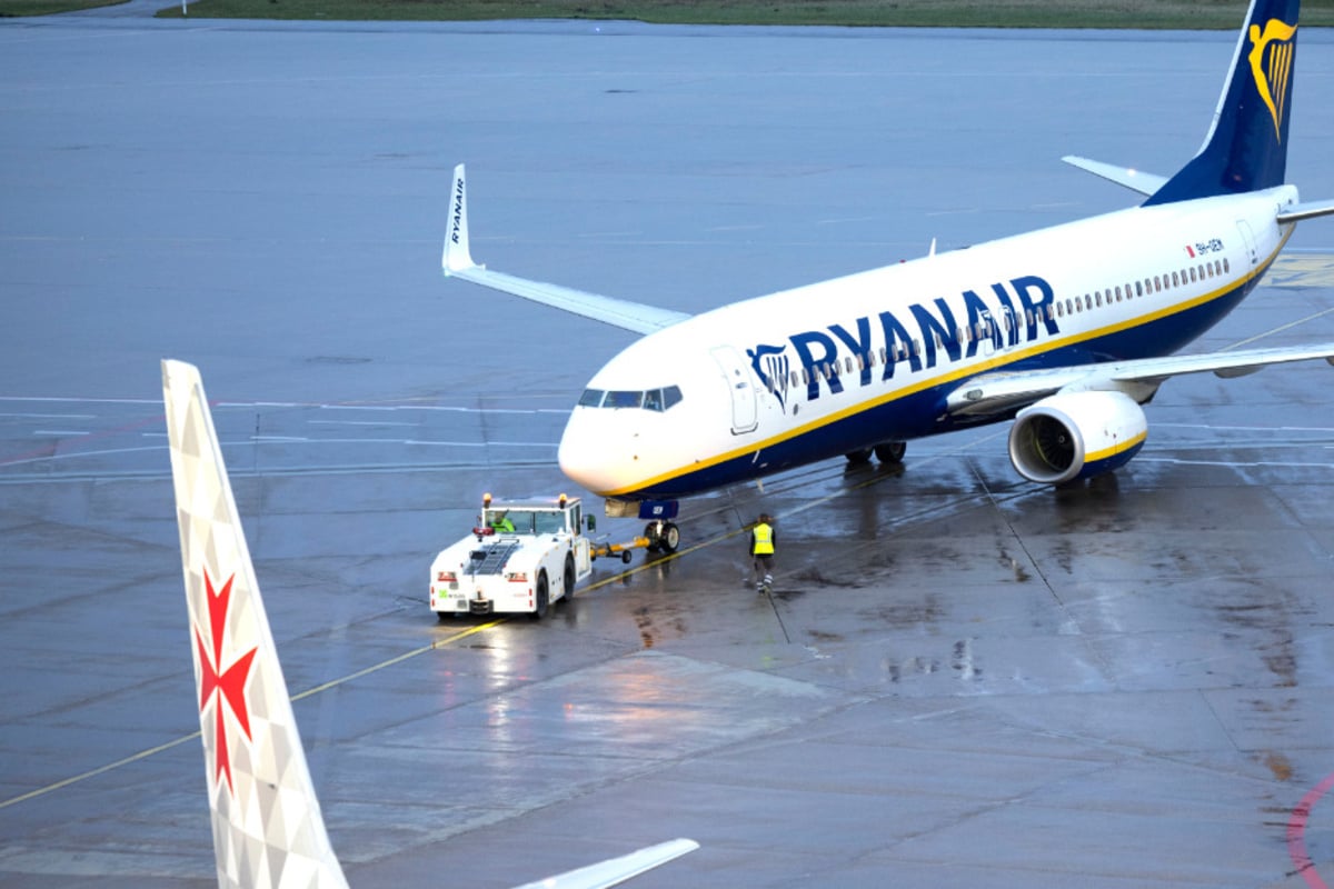 Image d'illustration pour: Ryanair kürzt Angebot in Hamburg und gibt Bundesregierung die Schuld