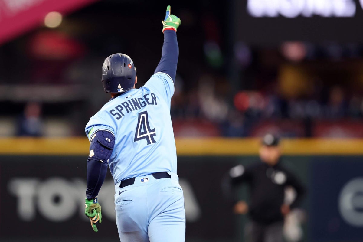 Image d'illustration pour: With Game 3 thumping of Mariners, the Blue Jays are right back in this ALCS