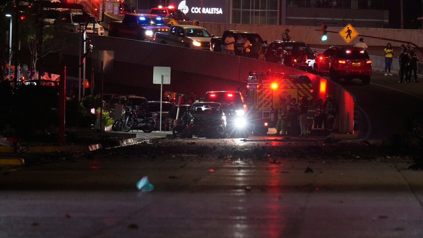 Image d'illustration pour: Dos explosiones en Ecuador. Gobierno las atribuye a banda local y disidencia ex guerrilla colombiana