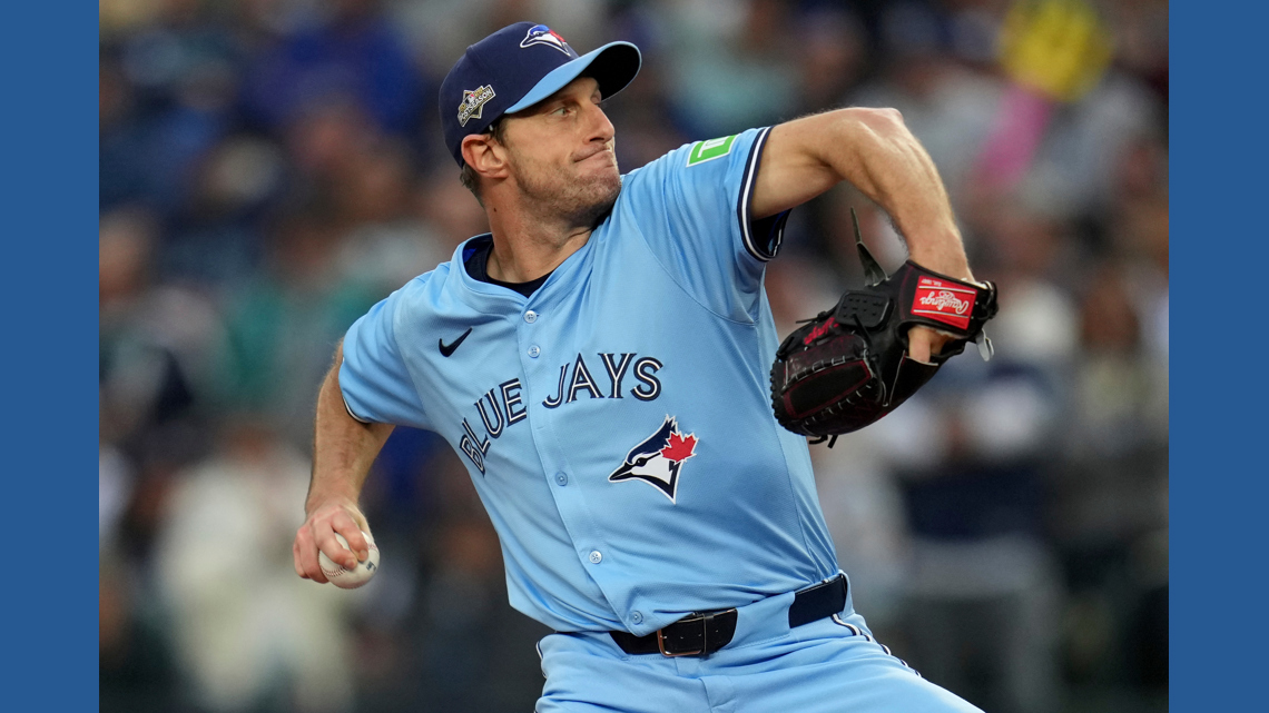 Image d'illustration pour: Scherzer turns back the clock and Blue Jays beat Mariners 8-2 in Game 4 to even ALCS