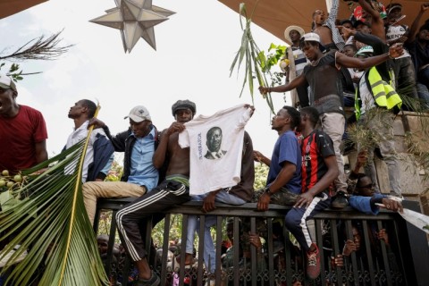 Image d'illustration pour: Three reported dead as Kenyan forces fire on Odinga mourners