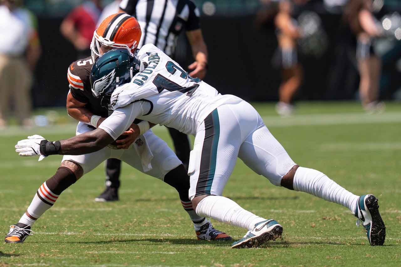 Image d'illustration pour: How a $3 million Eagles signing went from benchwarmer to starter in just two weeks