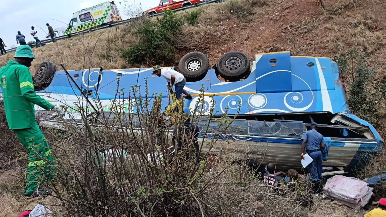 Image d'illustration pour: RTMC Report Reveals Speeding, Overloading, And Faulty Brakes Behind Limpopo Bus Tragedy | SA Trucker
