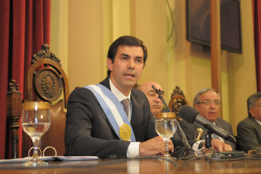 Image d'illustration pour: Disparan a la camioneta en la que viajaba un candidato peronista a senador en Argentina - Proceso Digital