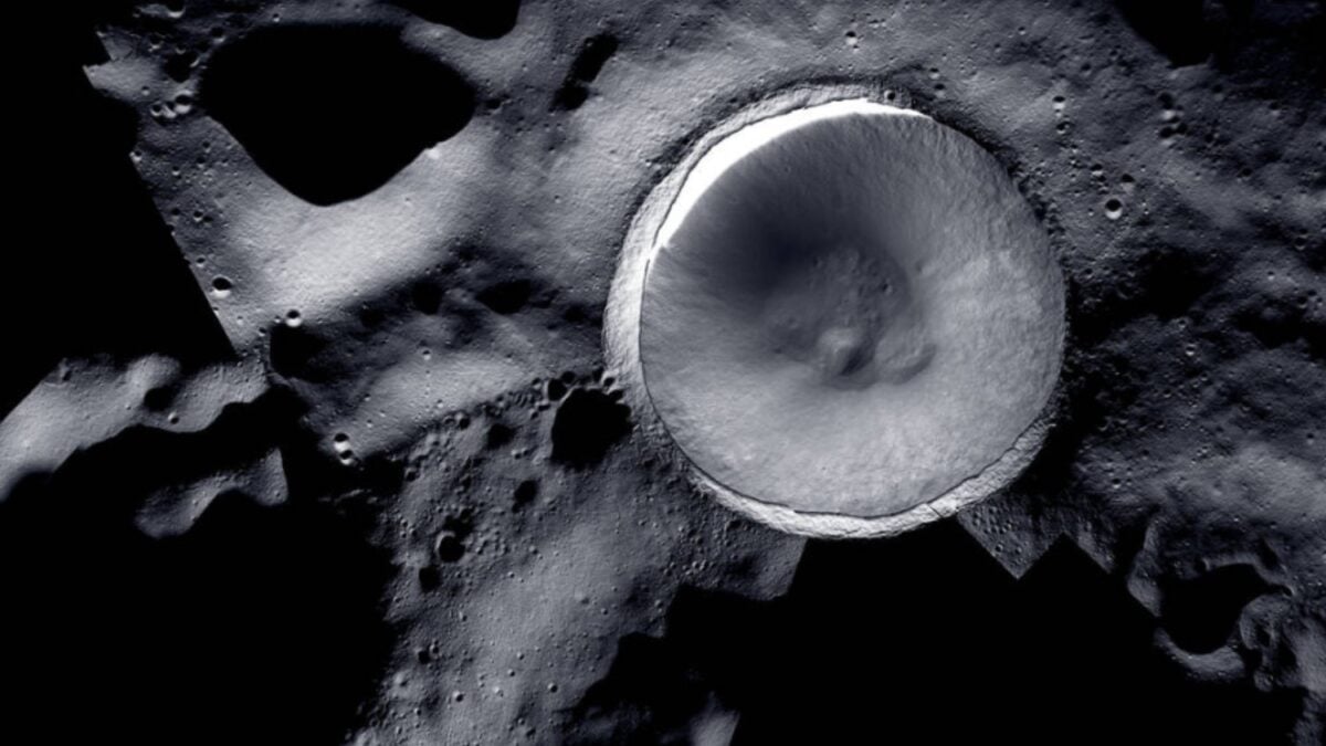 Image d'illustration pour: La NASA apunta al cráter más grande de la Luna: descubren cómo se formó la Cuenca del Polo Sur-Aitken