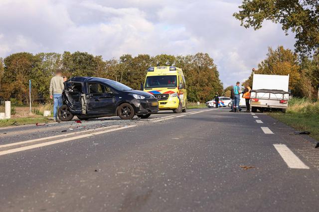 Image d'illustration pour: Ravage en boetes na aanrijding met lesauto op Urkerweg bij Tollebeek