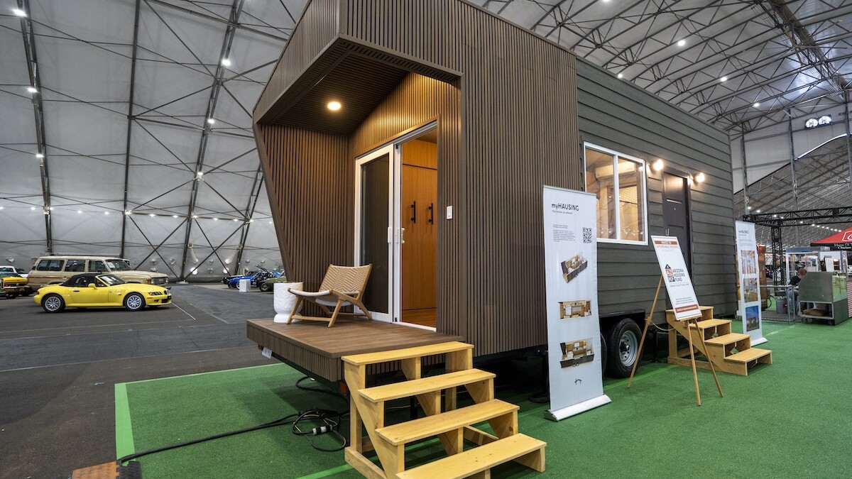 Image d'illustration pour: Luxury tiny home on wheels debuts at Barrett-Jackson auction to benefit Arizona Housing Fund