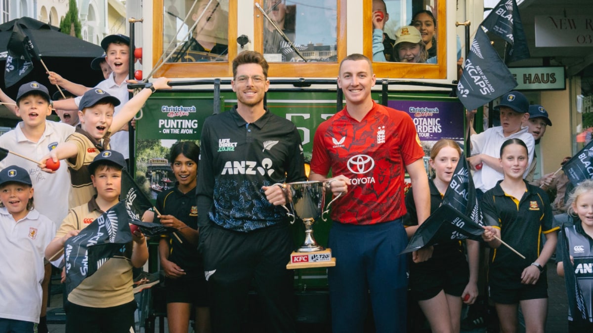 Image d'illustration pour: New Zealand Vs England 1st T20I Live Score: Follow Scorecard And All Action From Christchurch