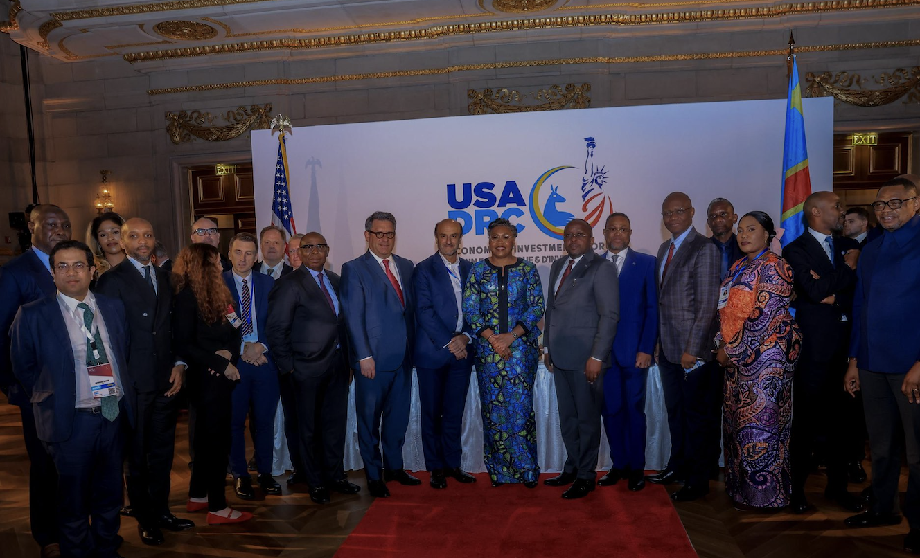 Drapeaux de la RDC et des USA lors du Forum économique à Washington